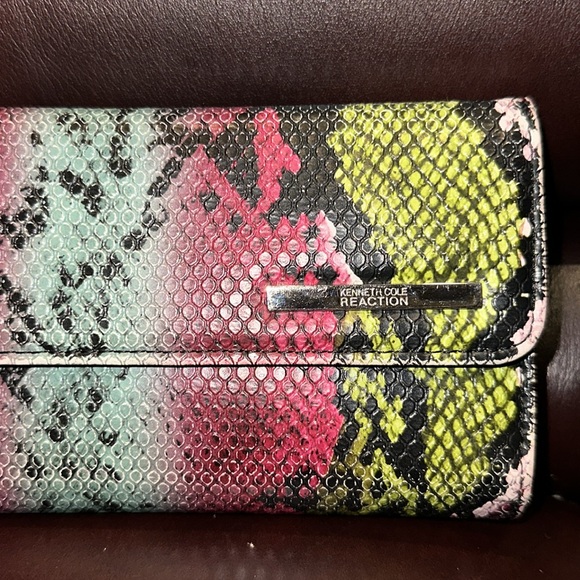 Kenneth Cole Reaction Multicoloured Faux Croc Skin Wallet - Picture 3 of 16